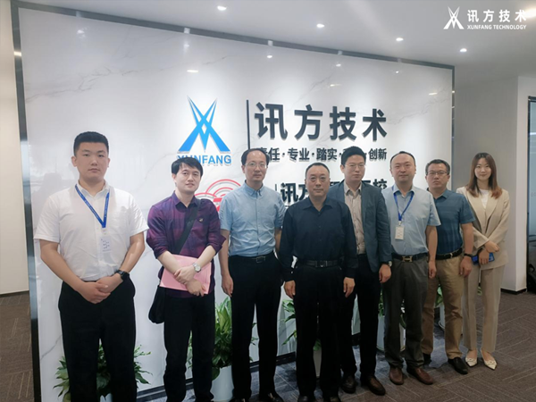 武汉职业技术学院校党委副书记何让波一行莅临尊龙凯时技术武汉基地